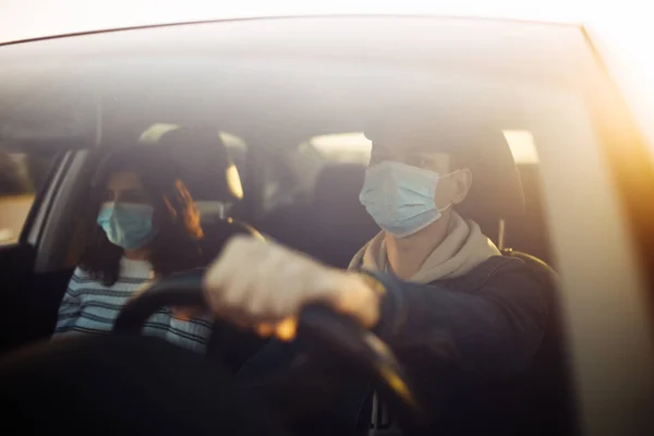 Niño Niña Conduciendo Coche Con Máscara Médica Estéril Conductor Taxi — Foto de Stock