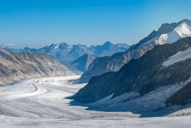 İsviçre 'nin Jungfrau tepesindeki şaşırtıcı Aletsch buzulu
