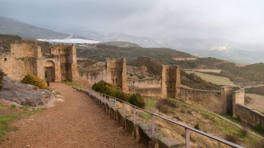 Orta Çağ Loarre Kalesi (Castillo de Loarre) Huesca ili, Aragon, İspanya