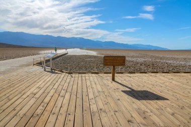 İnanılmaz Badwater tuzlu gölü Ölüm Vadisi Ulusal Parkı, Kaliforniya, Usa
