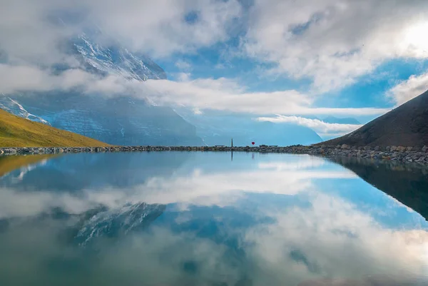 Fallbodensee Mit Atemberaubender Bergreflexion Der Jungfrau Region Schweiz — Stockfoto