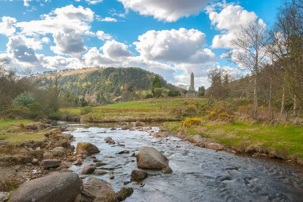 İrlanda 'nın Wicklow ilçesindeki Glendalough antik köyü.