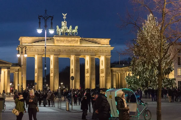 Brandenburg Gate Decorated Christmas Tree Christmas Concept — Stock Photo, Image