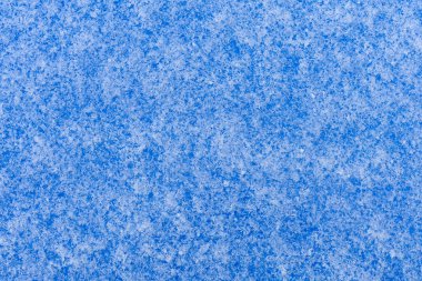 Renkli arkaplanda güzel kar