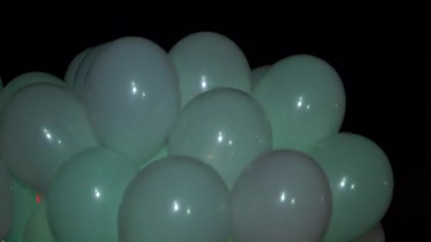 内装彩色手电筒的充气球 — 图库视频影像
