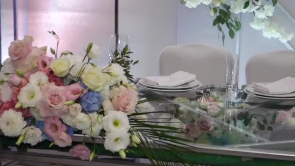 Красиво Прикрашені Прикрашені Весільним Столом — стокове відео