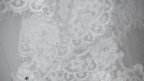新娘白色连衣裙上的花边 — 图库视频影像
