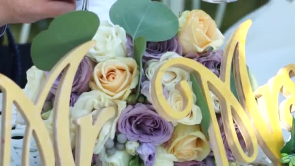 Gyönyörű Esküvői Kompozíció Mrs Háttérben Esküvői Csokor — Stock videók