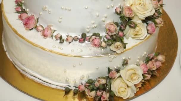 Gâteau Mariage Délicat Délicieux Trois Niveaux Avec Des Roses — Video