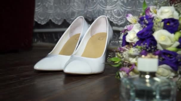 香水和鞋子 新娘最好的朋友 — 图库视频影像