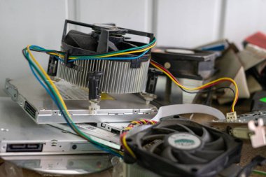 Servis merkezindeki bilgisayara yedek parça