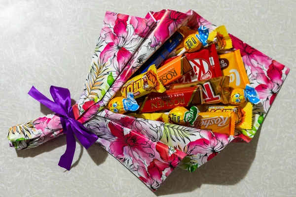 Kleurrijk Boeket Van Heerlijke Snoepjes Chocolade — Stockfoto