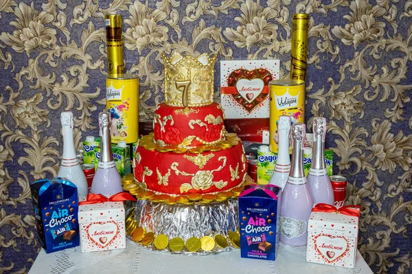 Ukraine Vinnytsia May 2020 Holiday Cake Drinks Sweets Birthday — Stock Photo, Image