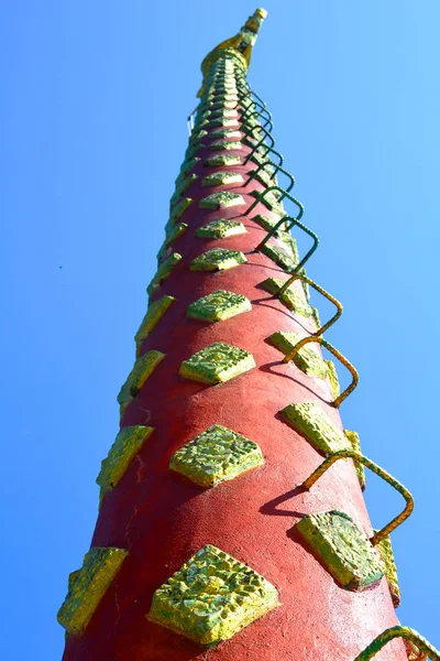 Rituális pillér egy buddhista templomban — Stock Fotó