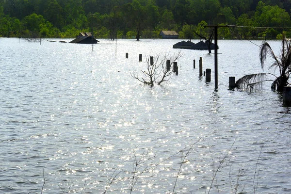 Village inondé pendant la saison des pluies — Photo