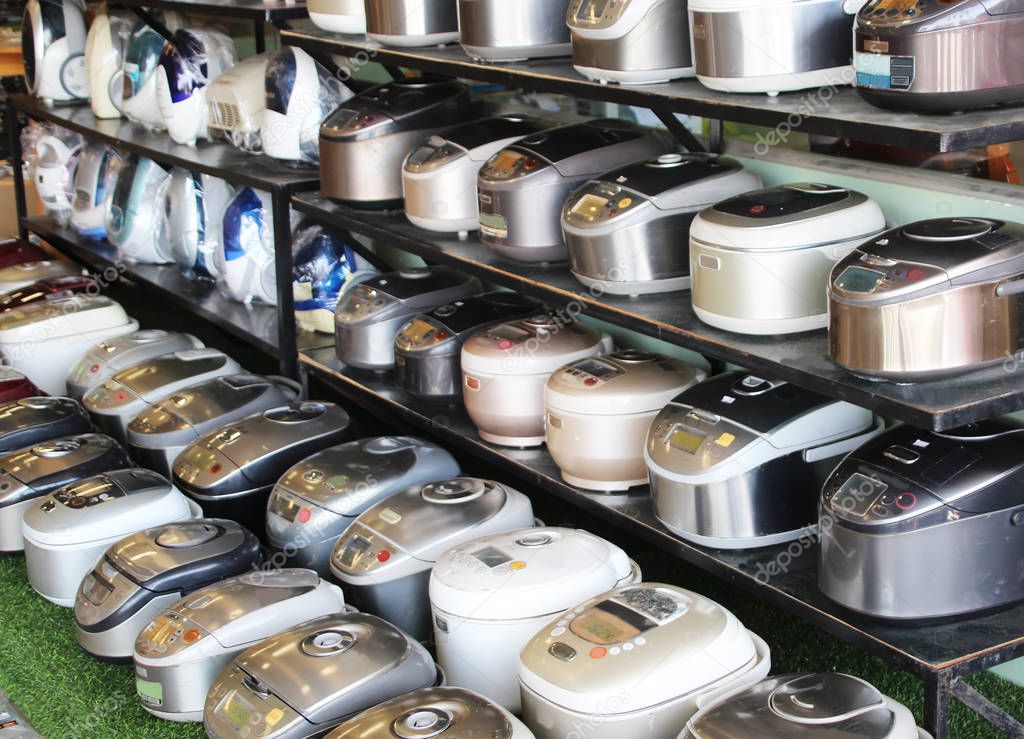 Shop selling Japanese second hand kitchen equipment, rice cooker
