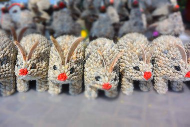 deniz kabuklarından tavşan halk sanatı figürleri