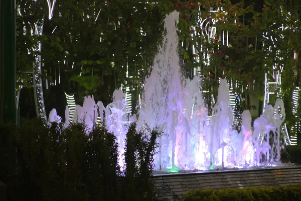 Christmas holidays in the capital of Cambodia, fountain 07 — Stock Photo, Image