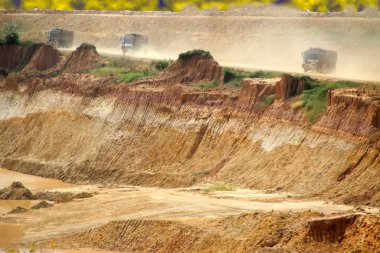 İçme suyu için bir çukur inşa ediliyor. 2, Phnom Penh, Kamboçya