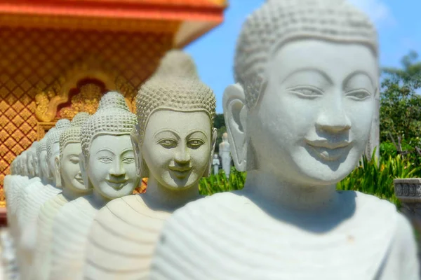Stenskulpturer Unga Munkar Likasinnade Buddha Sin Temple Sihanoukville Kambodja Sydostasien — Stockfoto
