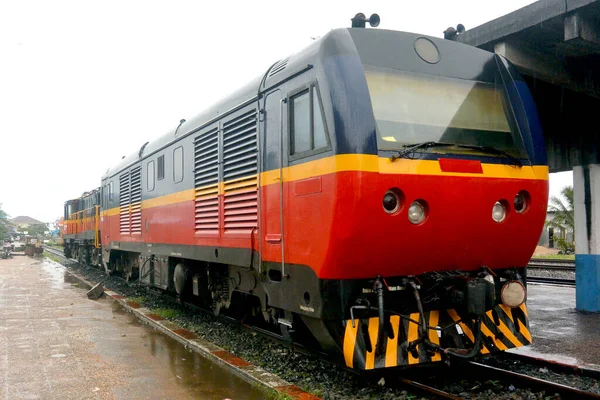 Locomotiva Diesel Vermelha Azul Estação Sihanoukville Camboja — Fotografia de Stock