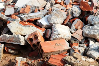 Bir binanın inşaat sahasında 4 inşaat atığı, endüstriyel iş