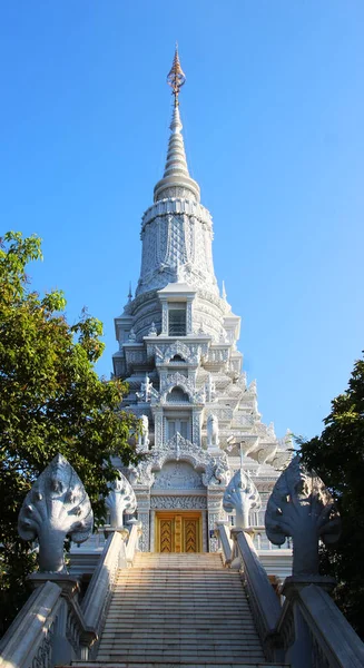 2 Dårarna innehåller reliker av Buddha Gautama — Stockfoto