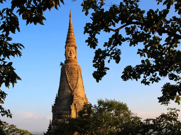 2 Stupa com as cinzas do Rei Mak Proum — Fotografia de Stock