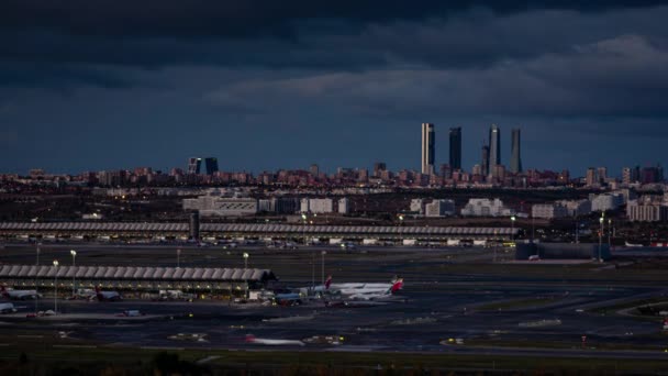 Time Lapse Soluppgången Flygplatsen Adolfo Suarez Madrid Barajas Med Utsikt — Stockvideo