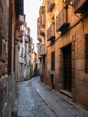 İspanya'nın Toledo şehrinin güzel sokakları ve cephelerinin detayları