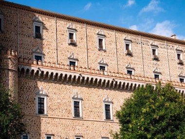 Toledo, Castilla La Mancha, İspanya; 10 / 13 / 19: Toledo Alcazar 'ın doğu cephesinin ayrıntıları