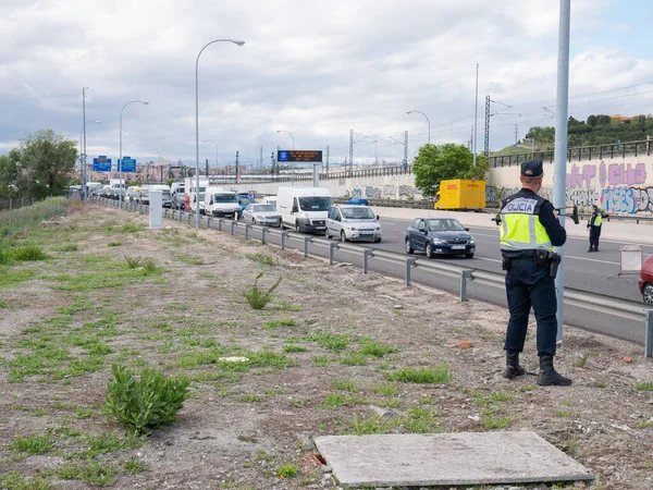 Madrid Spanje 2020 Politiecontrole Bij Uitgang Van Madrid Ongerechtvaardigde Bewegingen — Stockfoto