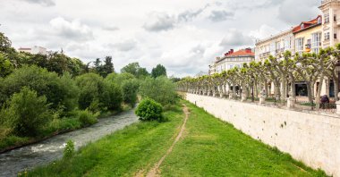 Burgos, İspanya; 05 / 09 / 2020: Covid-19 salgını nedeniyle hapsin azaltılmasının birinci safhasına geçemeyen Burgos kenti sokakları