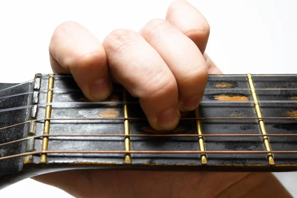 白を基調とした指コードアコースティックギター — ストック写真