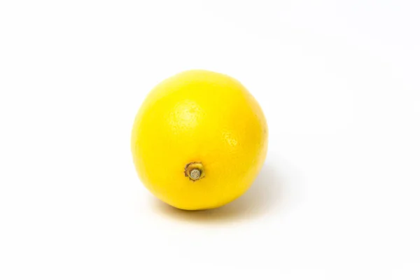 Beyaz Bir Arka Plan Üzerinde Olgun Sarı Limon — Stok fotoğraf