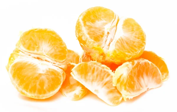 Μισό Μανταρίνι Πορτοκάλι Κομμένο Στη Μέση Λευκό Φόντο — Φωτογραφία Αρχείου