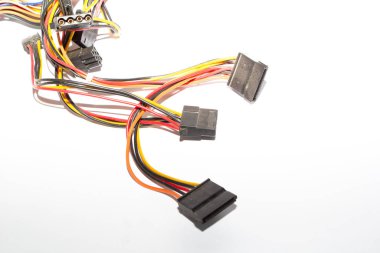 beyaz zemin üzerine teller.