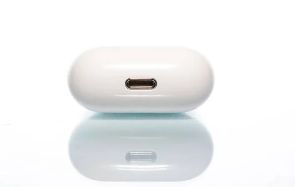Case Headphones Glass White Background — Stockfoto