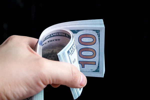 Yüz Dolarlık Banknotlar Koyu Bir Arka Planda Yan Görünüş Kapatılacak — Stok fotoğraf