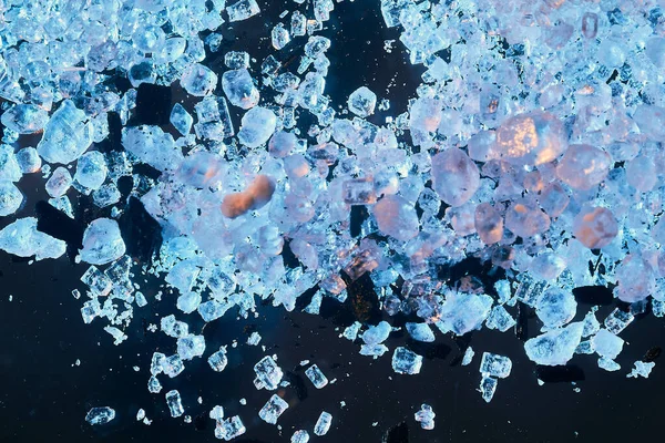 Obehandlade Kristaller Med Svart Stänk Makro Skott Mörk Bakgrund — Stockfoto