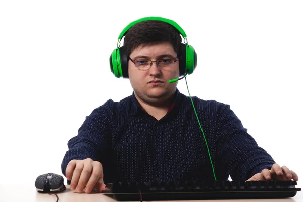 Young Guy Dark Blue Shirt Green Headphones Gamer Glasses Vision — Stock Photo, Image