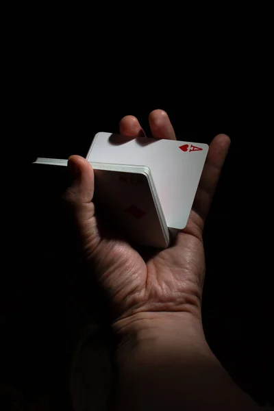 Mão Segurar Baralho Cartas Uma Mão Shuffle Volt Poker Espaço — Fotografia de Stock