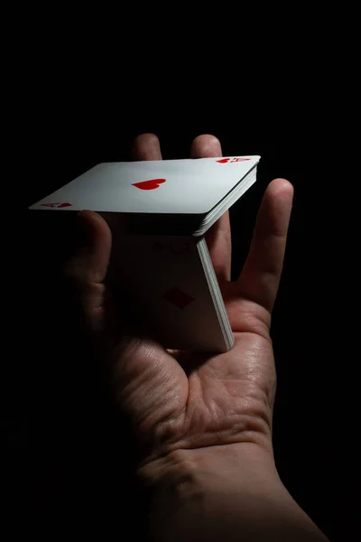Hand Hält Ein Kartenspiel Eine Hand Mischt Volt Poker Auf — Stockfoto