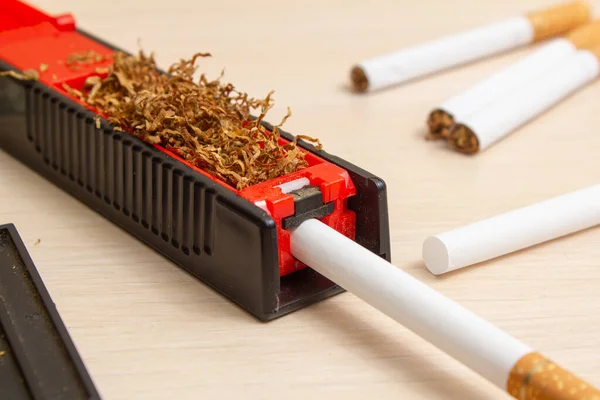 Machine Voor Het Vullen Van Sigaretten Met Tabak Sigaretten Aan — Stockfoto