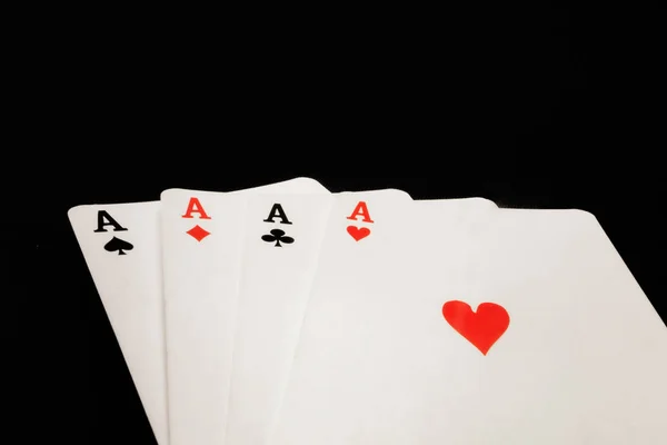 Quatro ases jogando cartas em fundo preto — Fotografia de Stock