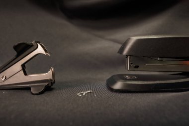 Zımba zımba çıkarıcı ofis çakışması örneğine karşı çıktı