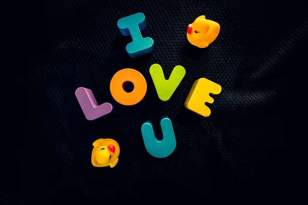 Eu te amo feito de letras coloridas — Fotografia de Stock