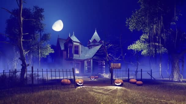 Хэллоуин дом с привидениями в туманную ночь с фантастической большой луной 4K — стоковое видео
