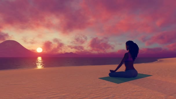 Mulher africana meditando na praia ao pôr do sol 4K — Vídeo de Stock
