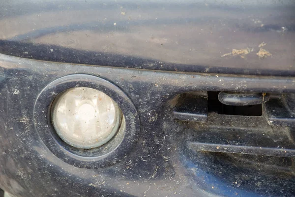 Fragmento de coche sucio, vista frontal. concepto off-road — Foto de Stock